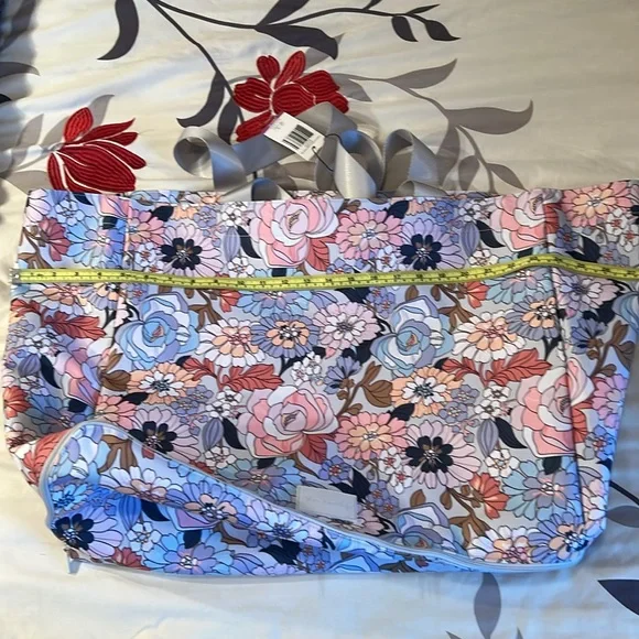 Vera Bradley Deluxe Very Large Family Tote in Aloha Blooms pattern - Picture 6 of 10